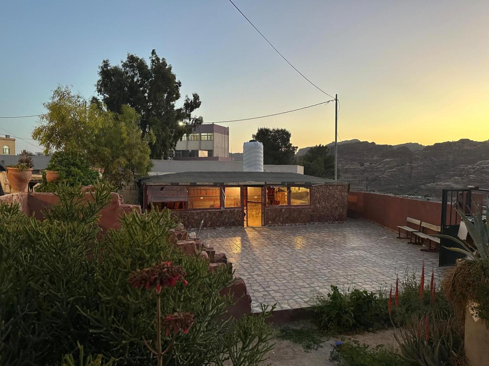 Al Hayy Happy Bedouin House Petra B&B 외부 사진